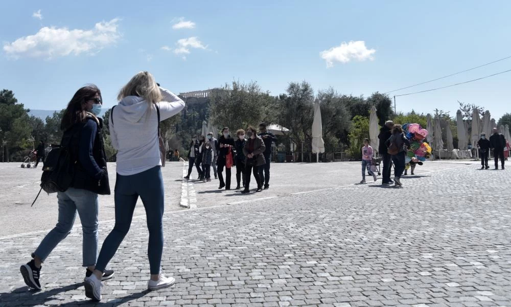 Βασιλακόπουλος: Κάντε πιο γρήγορα την τρίτη δόση – 130% πιο μεταδοτικός ο ιός από πέρσι